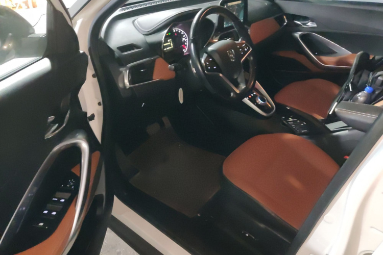 宝骏510 2017款 1.5L 自动豪华型中控内饰20