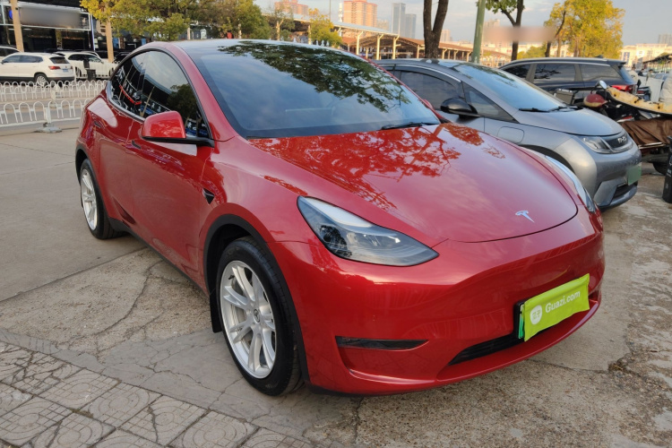 特斯拉 Model Y 2021款 标准续航后驱版车身外观3