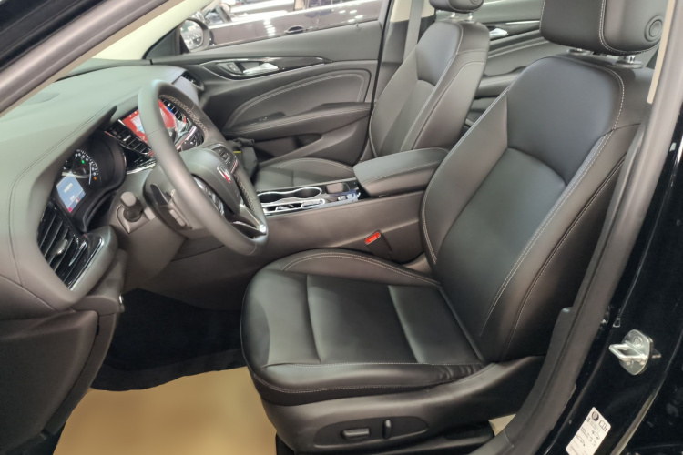 别克 君威 2024款 改款 25T 超享版中控内饰19