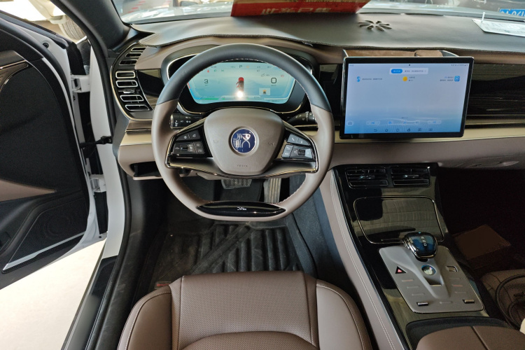 比亚迪 汉 2023款 DM-i 冠军版 121KM 精英型中控内饰13