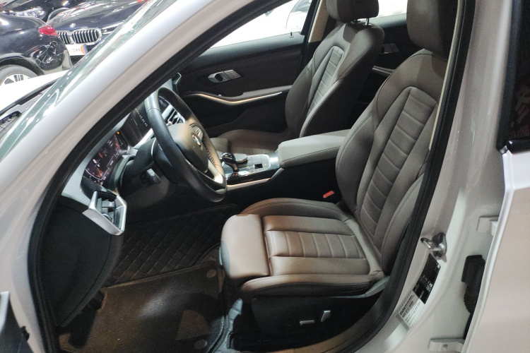 宝马3系 2020款 320i 运动套装中控内饰19