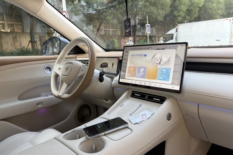 岚图汽车 岚图FREE 2025款 FREE+ 四驱乾崑版中控内饰7004