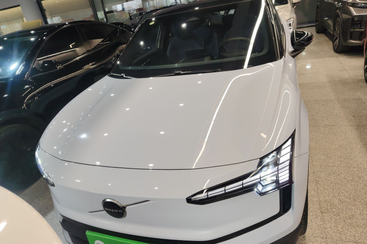 沃尔沃EX30 2025款 后驱长续航版 Plus车身外观2