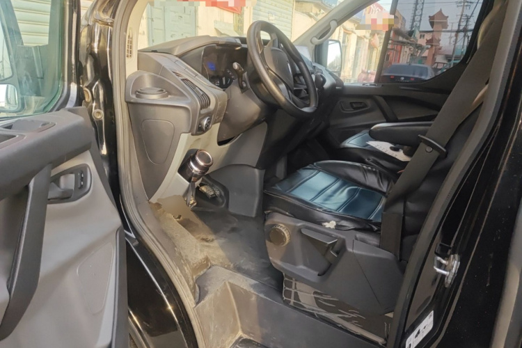 福特 全顺 2019款 2.0T柴油多功能商用车短轴低顶6座国VI中控内饰20