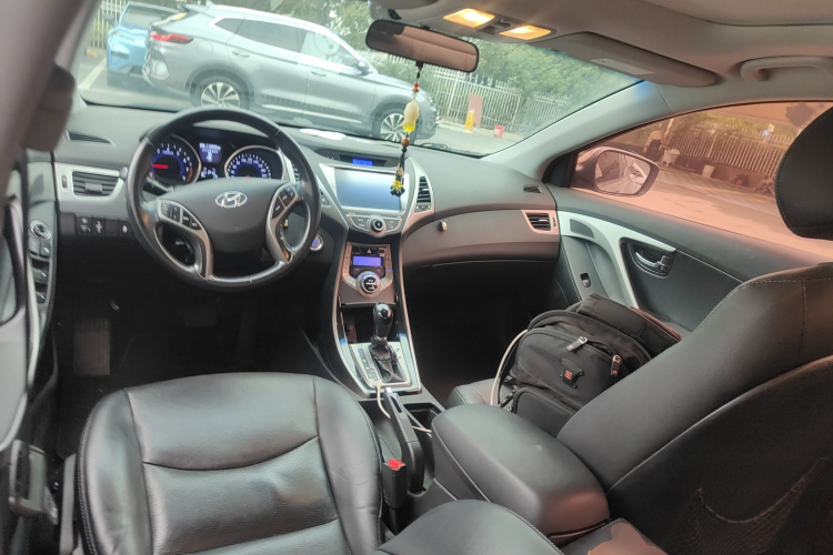 现代 朗动 2013款 1.6L 自动尊贵型中控内饰7002