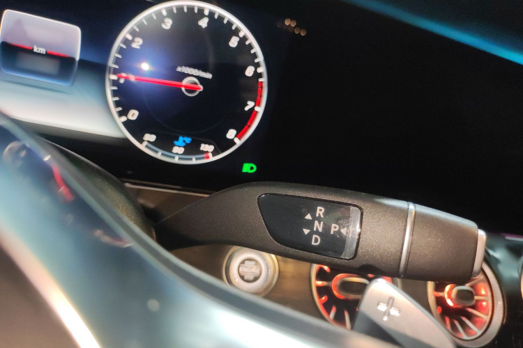 奔驰E级 2019款 改款 E 300 L 运动豪华型局部细节18