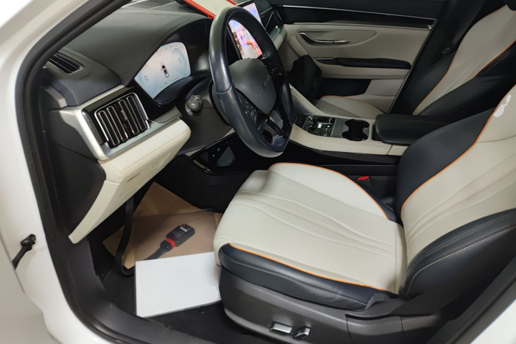 比亚迪 宋PLUS新能源 2023款 冠军版 DM-i 110KM 旗舰型中控内饰20