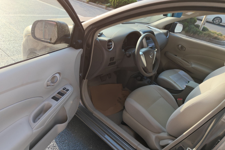 日产 阳光 2015款 1.5XE CVT舒适版中控内饰20