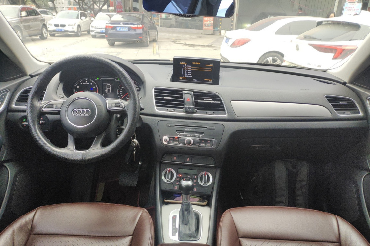 奥迪Q3 2015款 35 TFSI 进取型中控内饰12