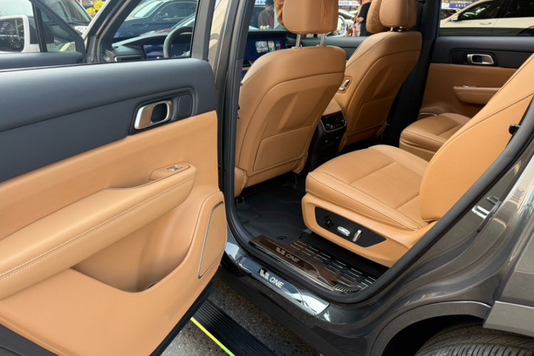 理想汽车 理想ONE 2021款 增程6座版中控内饰7003