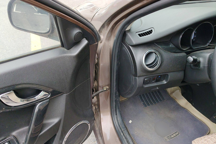 江汽集团 和悦 2012款 1.5L 手动豪华运动型中控内饰7003