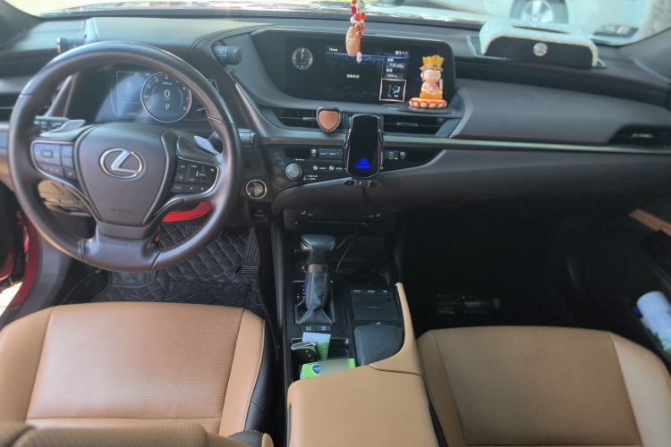 雷克萨斯ES 2020款 200 卓越版中控内饰12