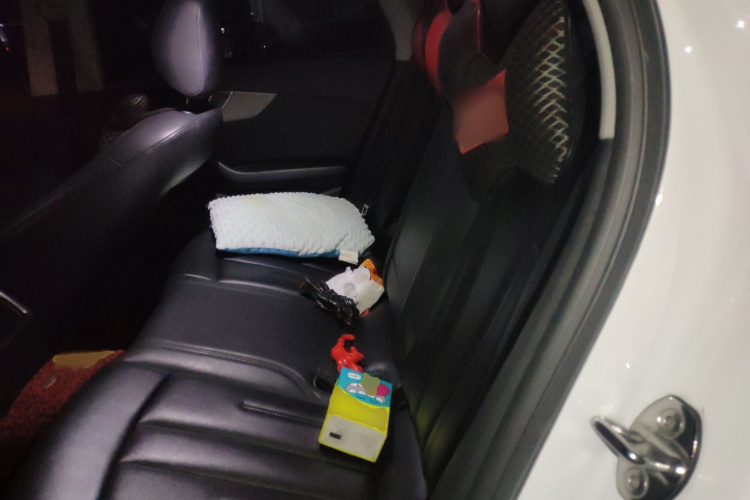 奥迪A4L 2018款 30周年年型 40 TFSI 进取型中控内饰7004