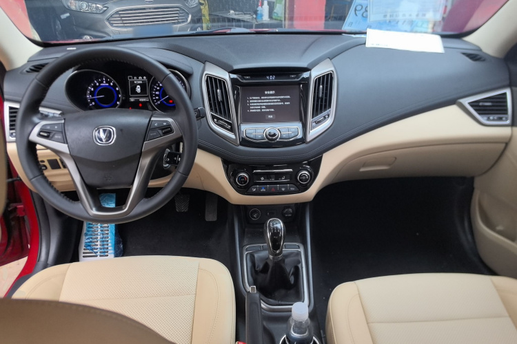 长安 逸动 2016款 1.6L 手动风尚型中控内饰12