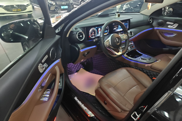 奔驰E级 2020款 改款 E 300 L 运动时尚型中控内饰7003