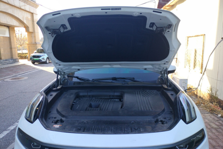 领克09 EM-P 2023款 2.0TD EM-P 远航版PM 七座机舱底盘24