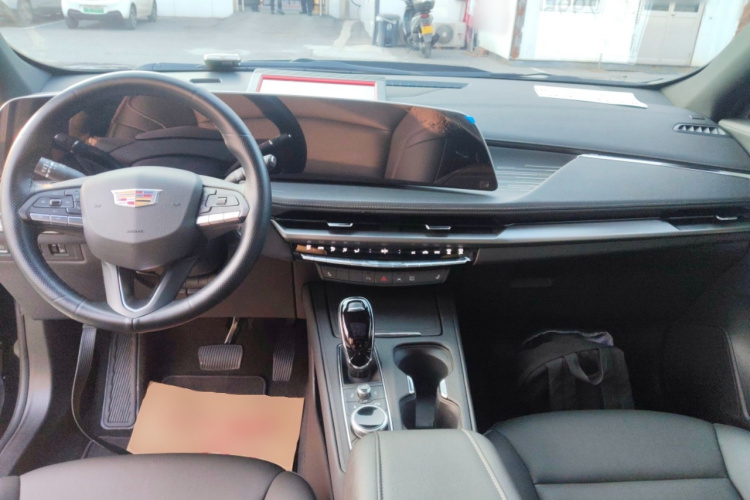 凯迪拉克XT4 2024款 28T 两驱豪华型中控内饰12
