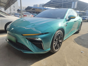 哪吒汽车 哪吒S 2022款 增程版 1160km 后驱中版