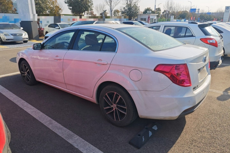 奔腾B50 2013款 1.6L 手动舒适型车身外观4