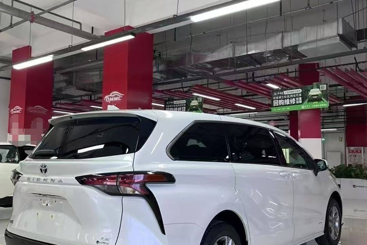 丰田 赛那SIENNA 2024款 2.5L混动 舒适版车身外观6006