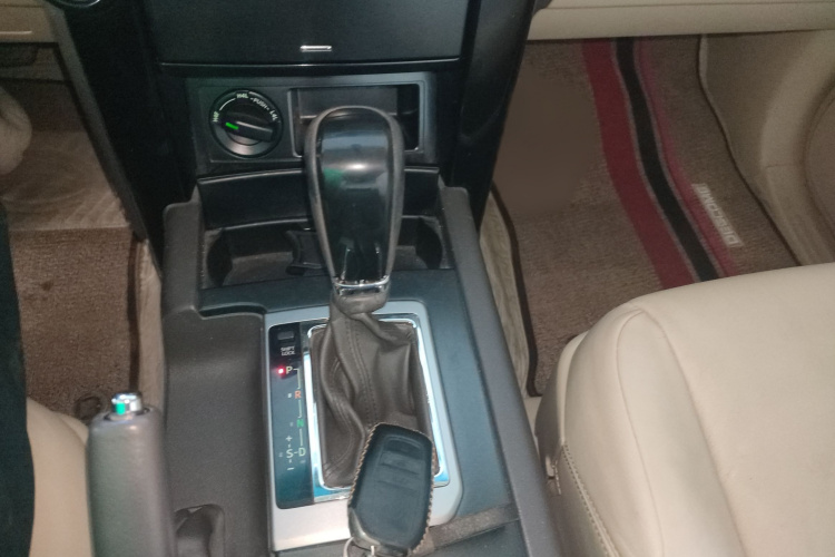 丰田 普拉多 2016款 2.7L 自动标准版局部细节18