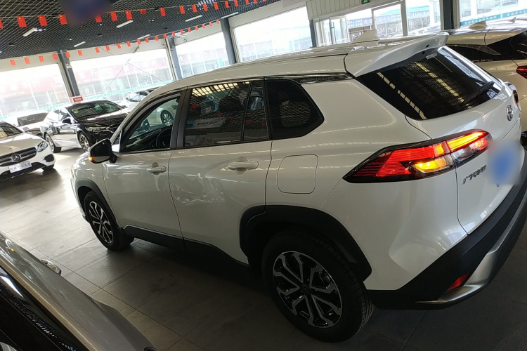 丰田 锋兰达 2022款 2.0L CVT豪华版车身外观4