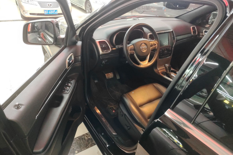 Jeep 大切诺基(进口) 2017款 3.0L 舒享导航版中控内饰20