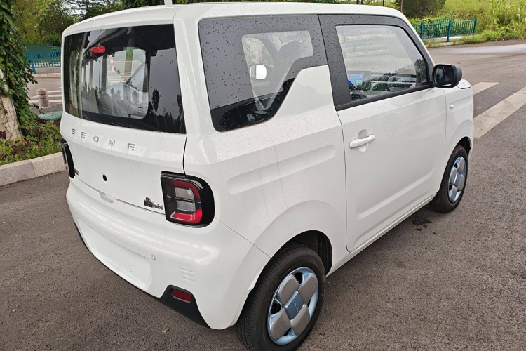 吉利银河 熊猫 2025款 210km 元气熊车身外观6005