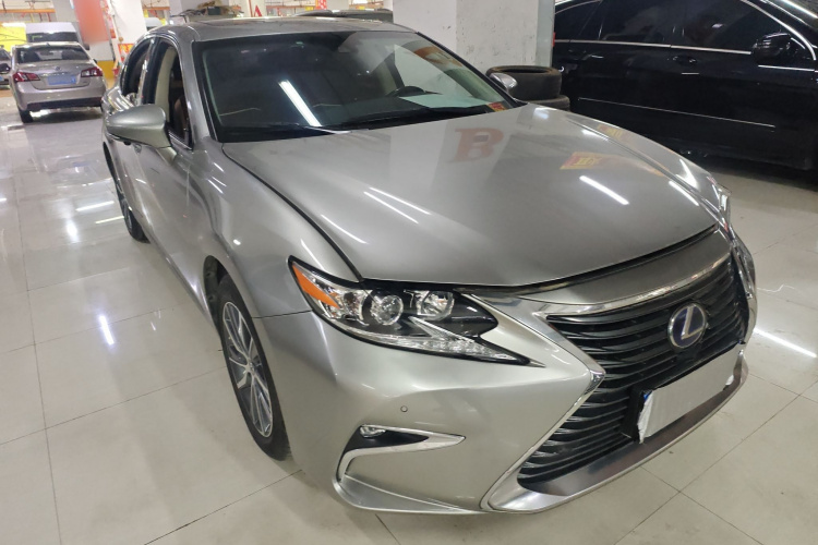 雷克萨斯ES 2015款 300h 舒适版车身外观3