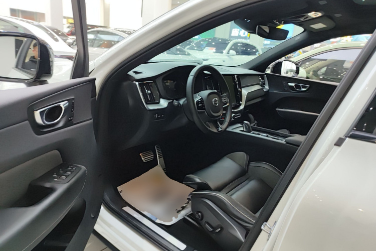 沃尔沃XC60新能源 2022款 T8 插电混动 四驱智远运动版中控内饰7003