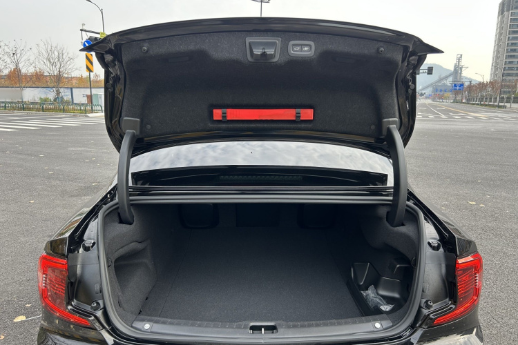 沃尔沃S90新能源 2024款 插电式混动 四驱长续航智雅豪华版中控内饰7012