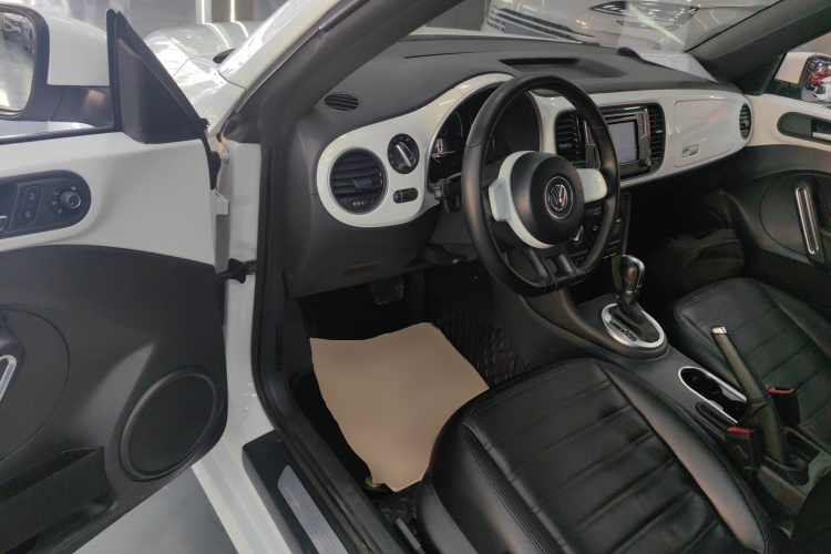 大众 甲壳虫 2015款 180TSI中控内饰20