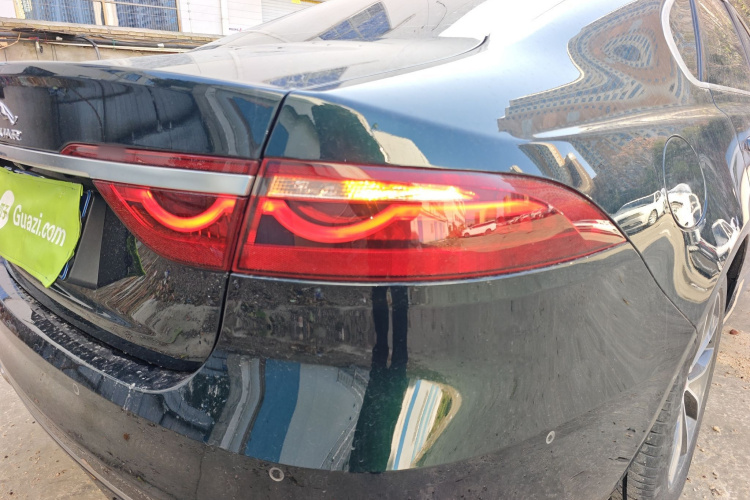 捷豹XFL 2023款 XFL 2.0T P250 两驱精英运动版车身外观9