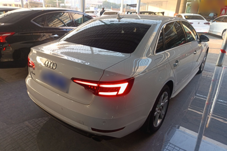 奥迪A4L 2018款 30周年年型 40 TFSI 进取型车身外观7