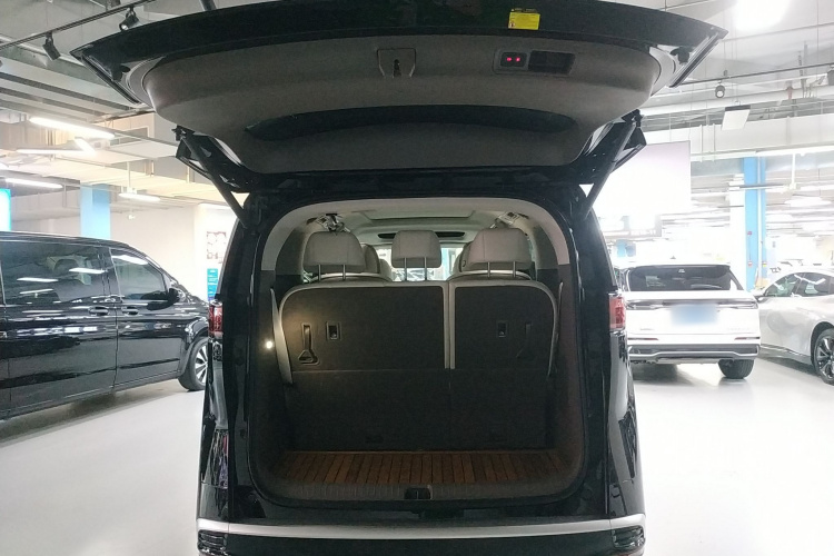 腾势D9 2023款 DM-i 965 尊享型机舱底盘23