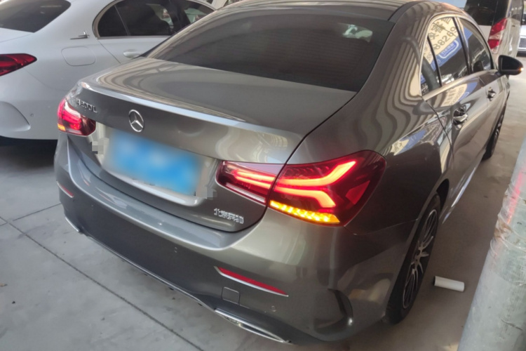 奔驰A级 2020款 改款 A 200 L 运动轿车时尚型车身外观7