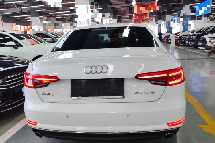 奥迪A4L 2017款 45 TFSI quattro 风尚型车身外观6