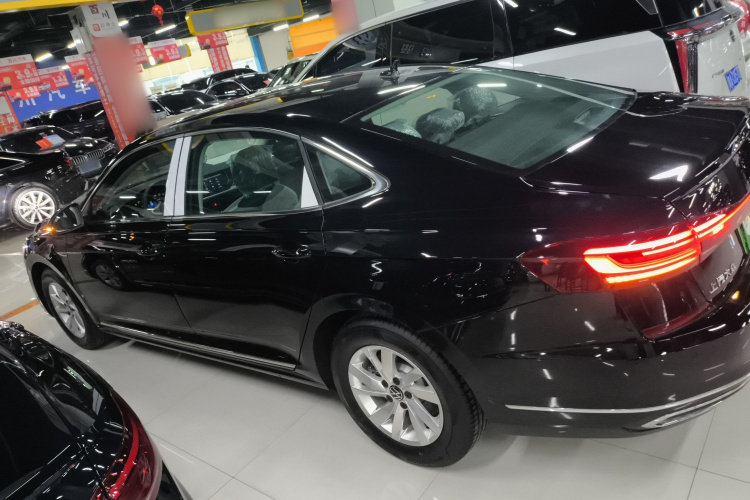 大众 帕萨特新能源 2025款 430PHEV 混动商务版车身外观4