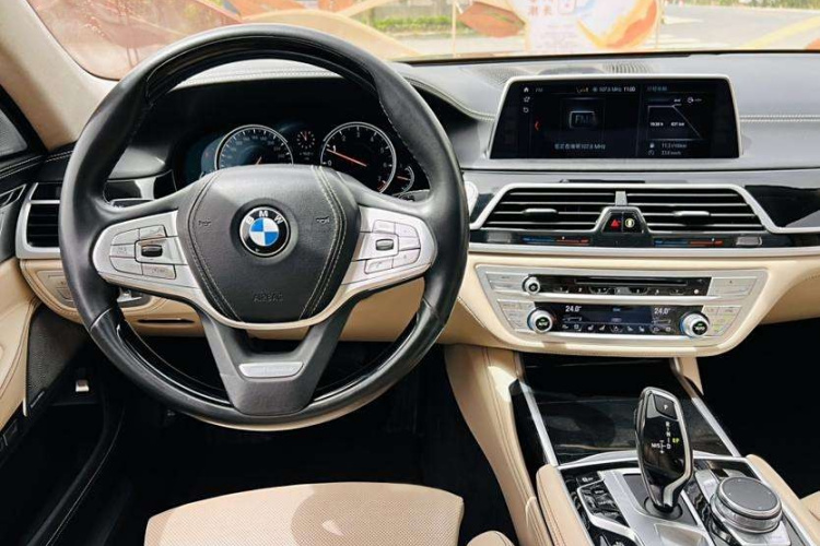 宝马7系 2017款 740Li xDrive 豪华型中控内饰7005