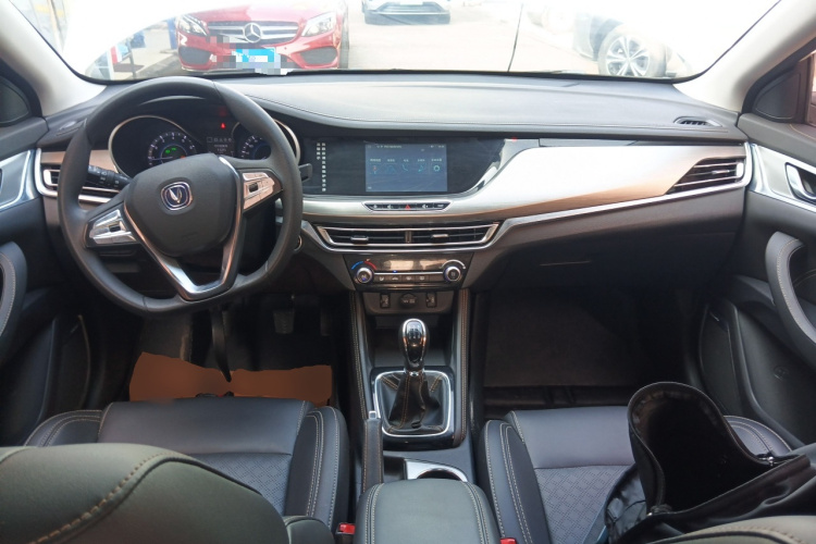 长安 逸动 2019款 1.6L GDI 手动超值版 国VI中控内饰7002