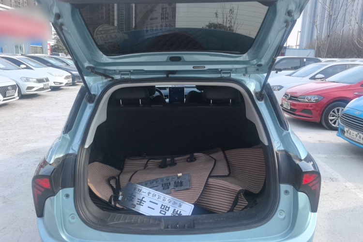 哪吒汽车 哪吒V 2021款 长续航娱乐版升级型机舱底盘23