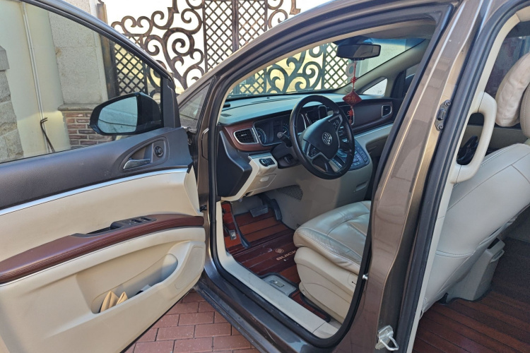 别克GL8 2014款 3.0L GT豪华商务豪雅版中控内饰7003