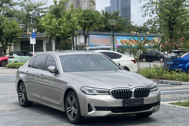 宝马5系 2021款 530Li 领先型 豪华套装车身外观6002