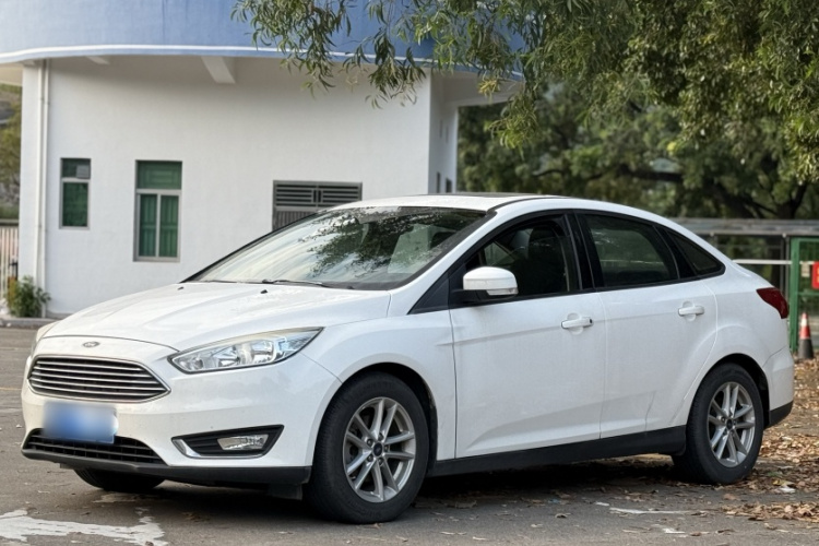 福特 福克斯 2017款 三厢 1.6L 自动风尚型智行版车身外观1