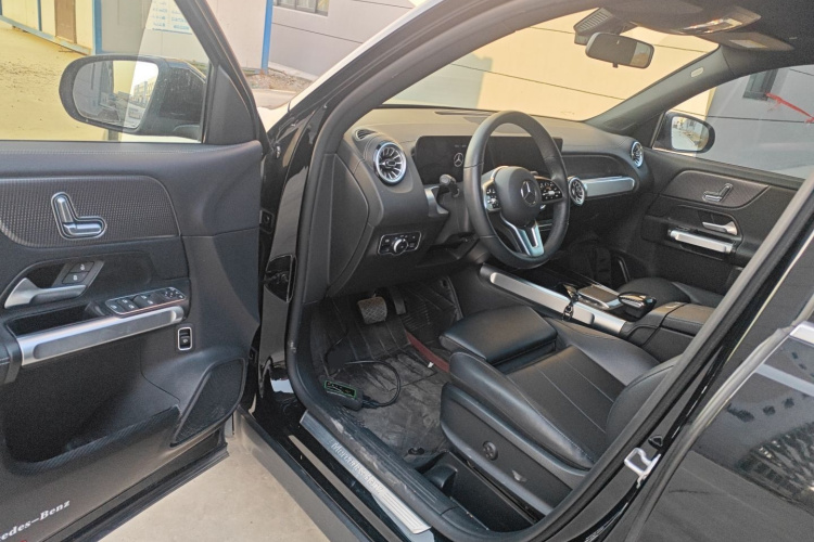 奔驰GLB 2022款 改款 GLB 200 时尚型中控内饰20