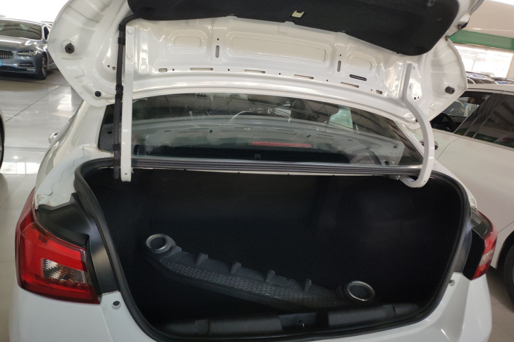 奇瑞 艾瑞泽5 2016款 1.5L 手动领锐版局部细节23