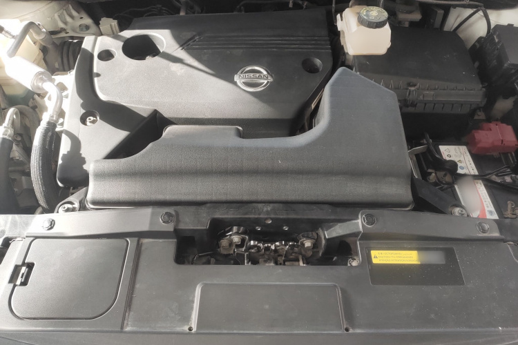 日产 楼兰 2015款 2.5L XL 两驱智尚版机舱底盘24