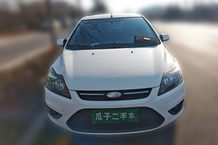 福特 福克斯 2013款 两厢经典 1.8L 手动基本型车身外观2