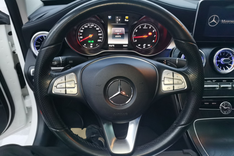 奔驰C级 2018款 C 180 L 时尚型运动版中控内饰13