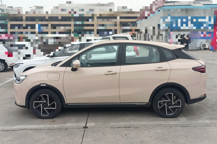 哪吒汽车 哪吒AYA 2023款 401车身外观4